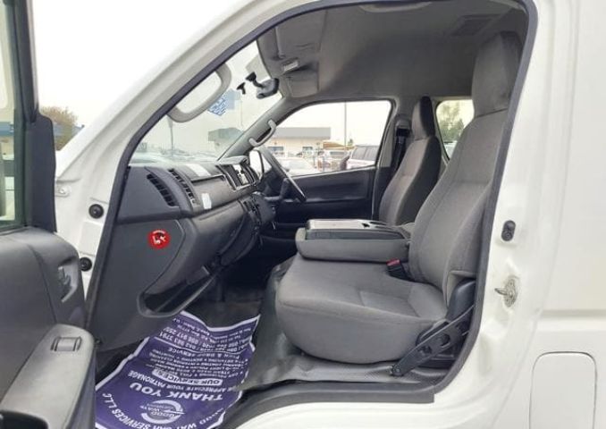 2016 Toyota Hiace Commuter 16 seaters 5